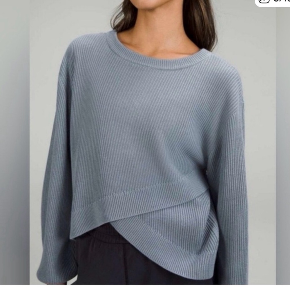Lululemon reversible cross over crewneck sweater. Gray/ blue.
Size 18 - Picture 3 of 12